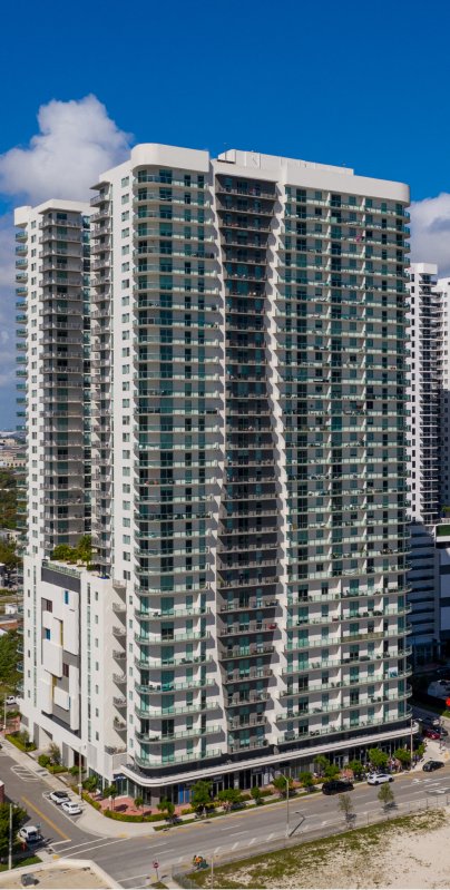 1800 Biscayne Plaza — photo building