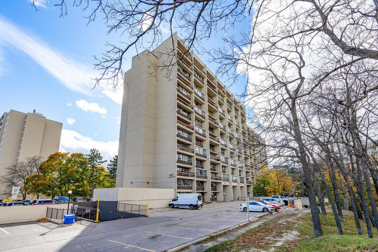 Somerset Apartments — photo building
