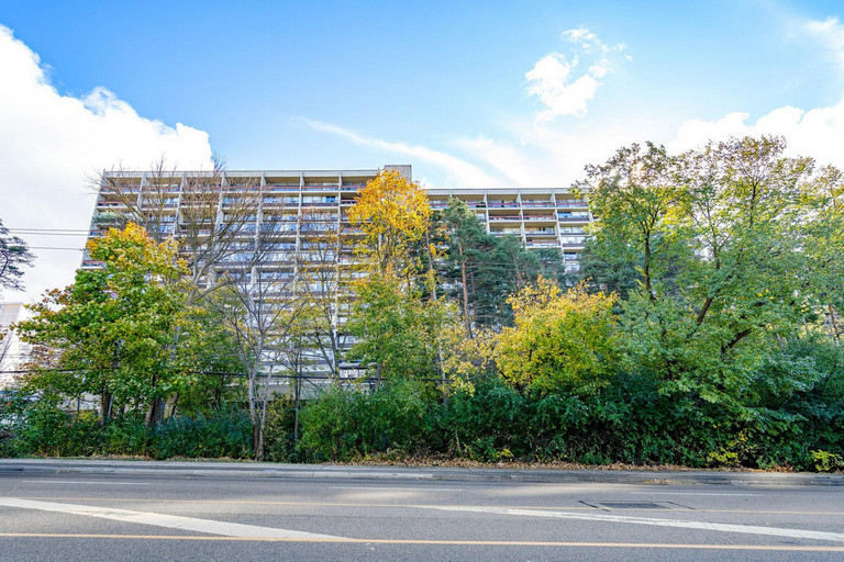 Somerset Apartments — photo building