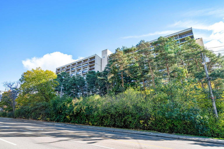 Somerset Apartments — photo building