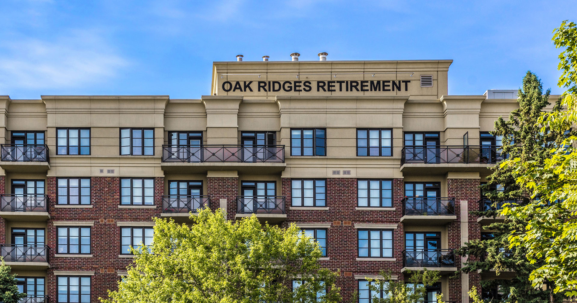 Chartwell Oak Ridges Retirement Residence — photo building