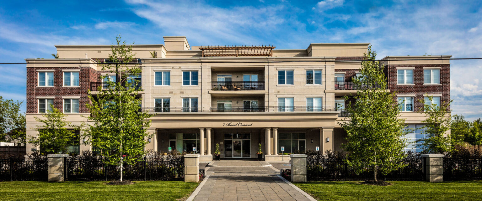 Chartwell Oak Ridges Retirement Residence — photo building
