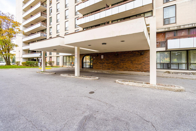 Bayview Square — photo building