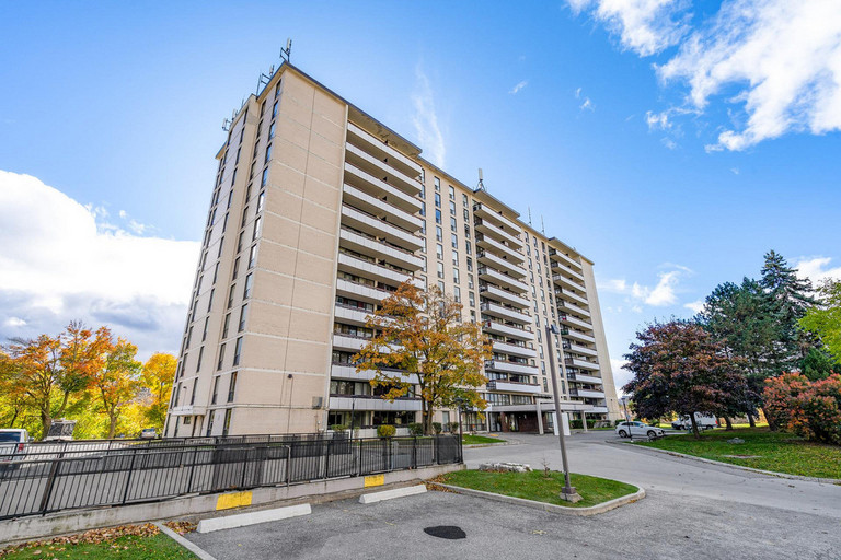 Bayview Square — photo building