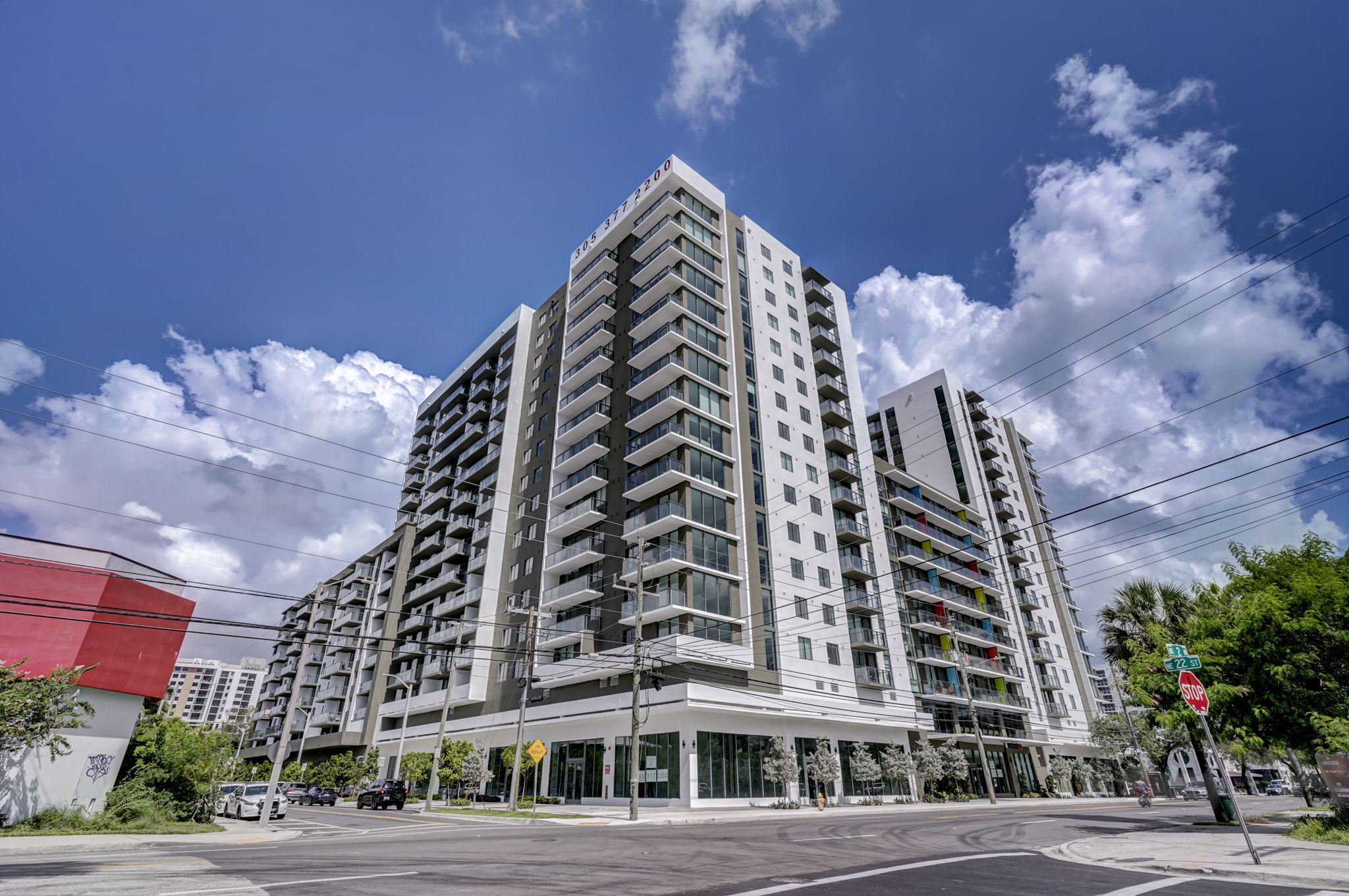 Biscayne 18 — photo building