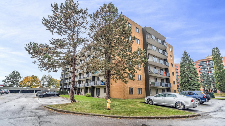 Lynden Park Towers — photo building