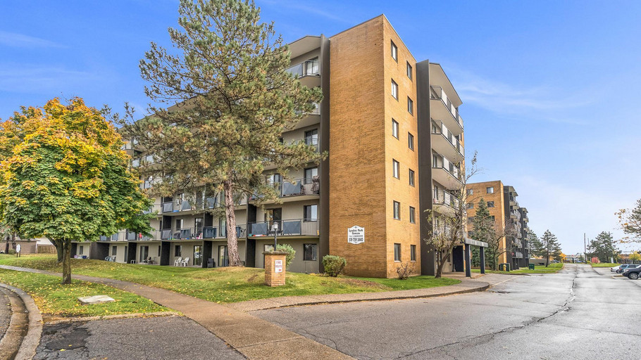 Lynden Park Towers — photo building