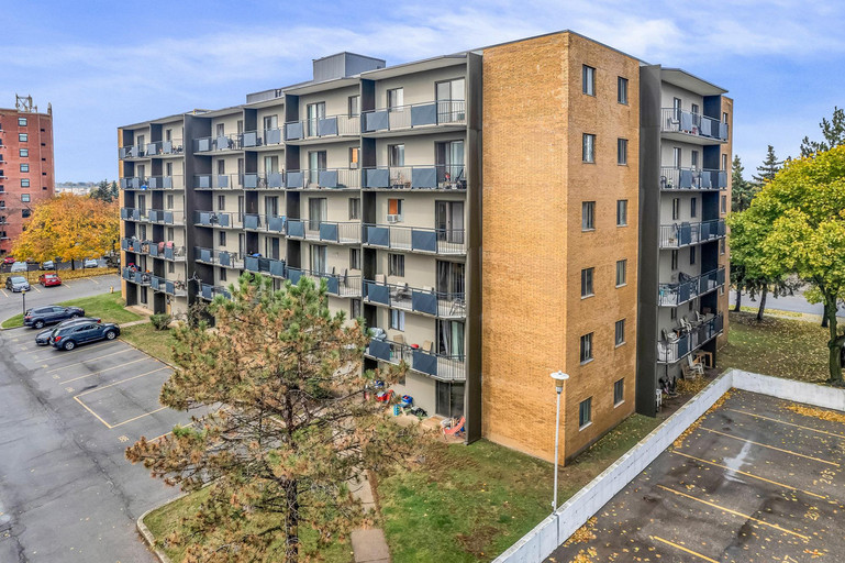 Lynden Park Towers — photo building