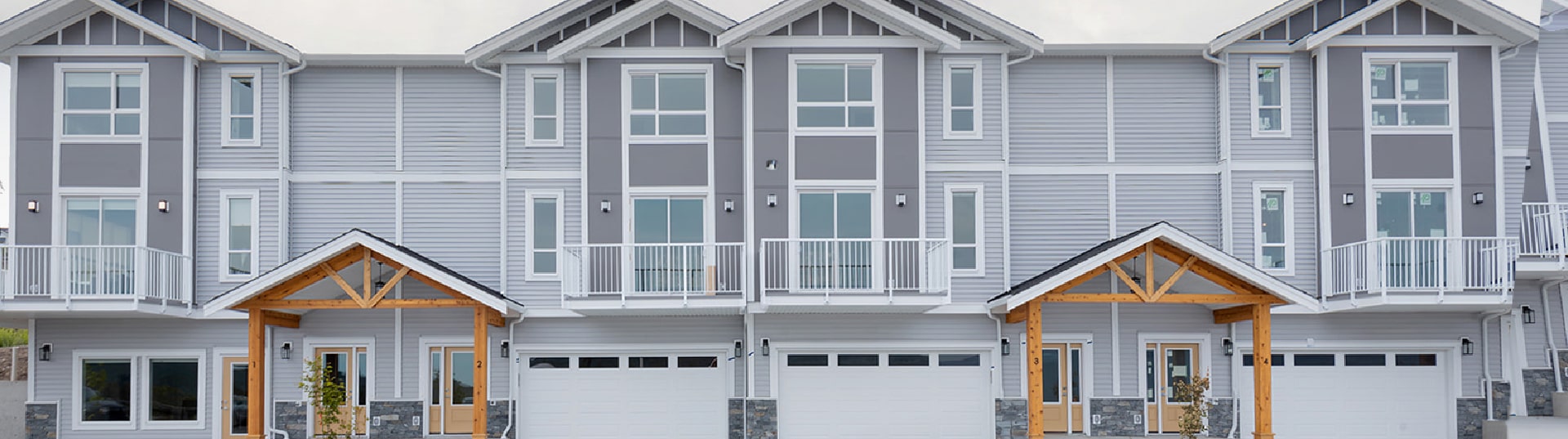 Kingsview at Maple Bay — photo building