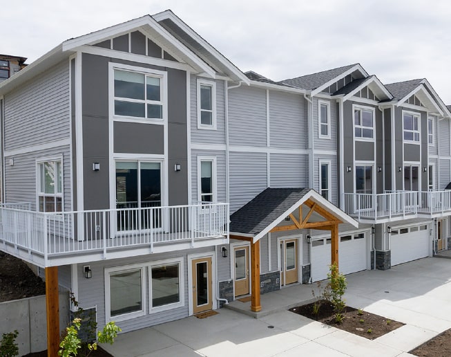 Kingsview at Maple Bay — photo building