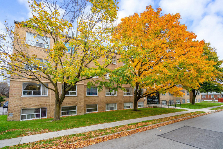 Seacomber Apartments — photo building