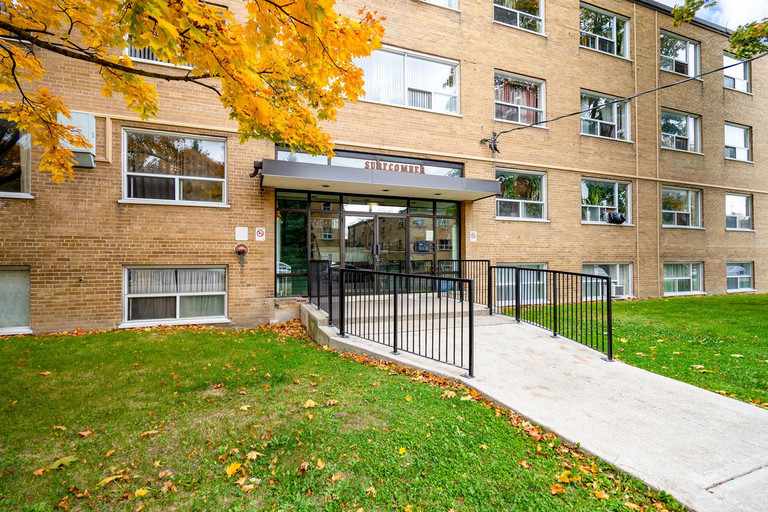 Seacomber Apartments — photo building