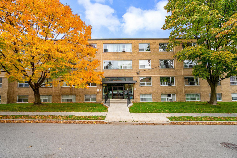 Seacomber Apartments — photo building