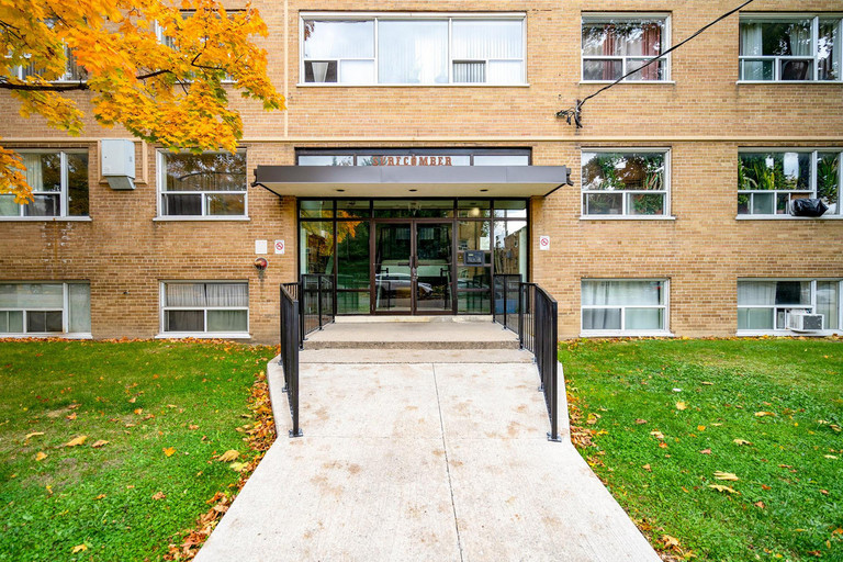 Seacomber Apartments — photo building