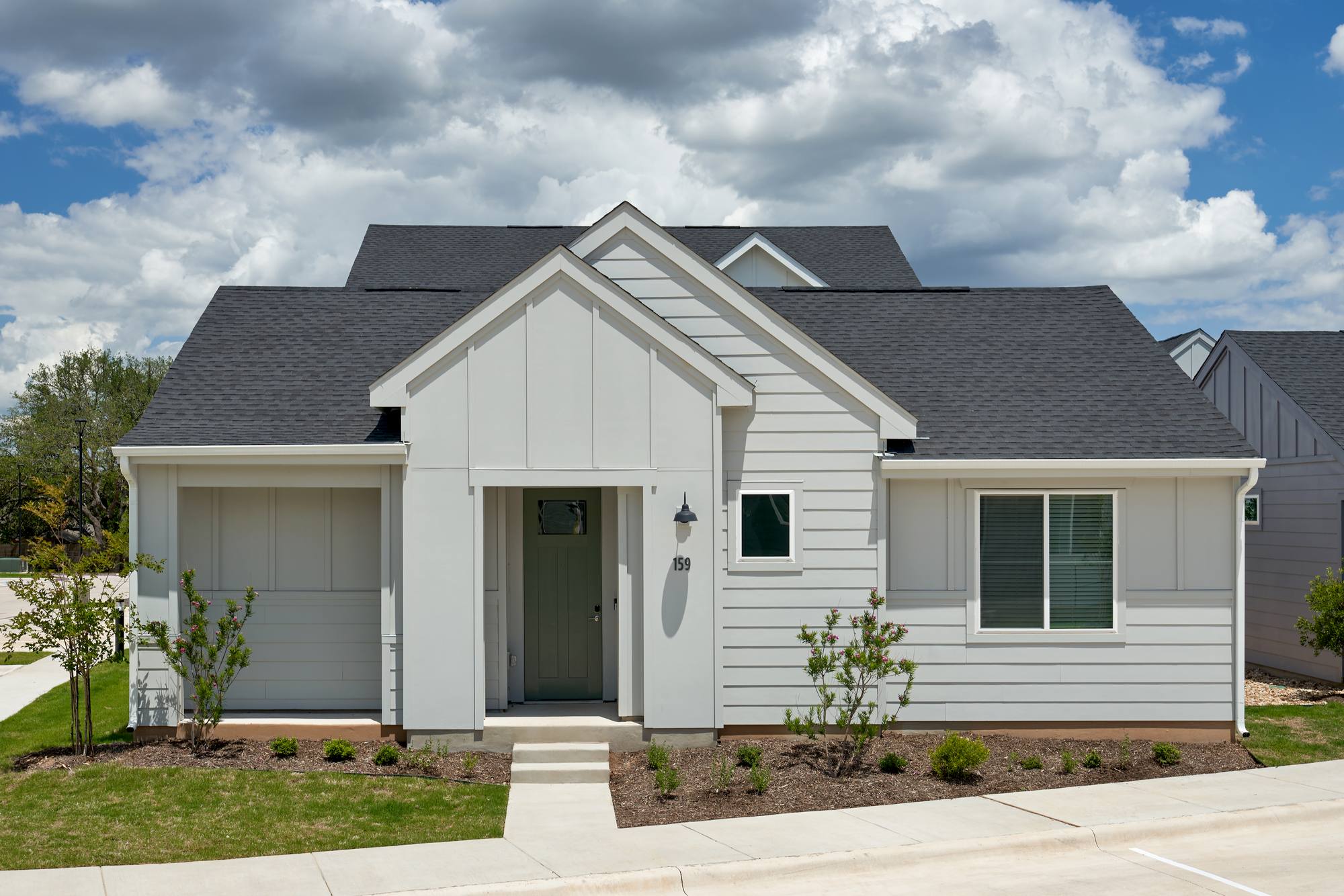 YardHomes® Hero Way — photo building