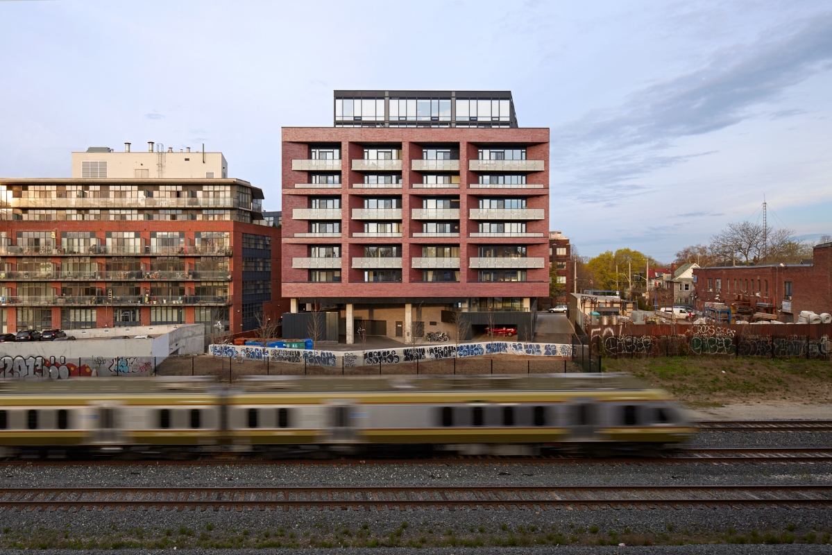 383 Sorauren — photo building