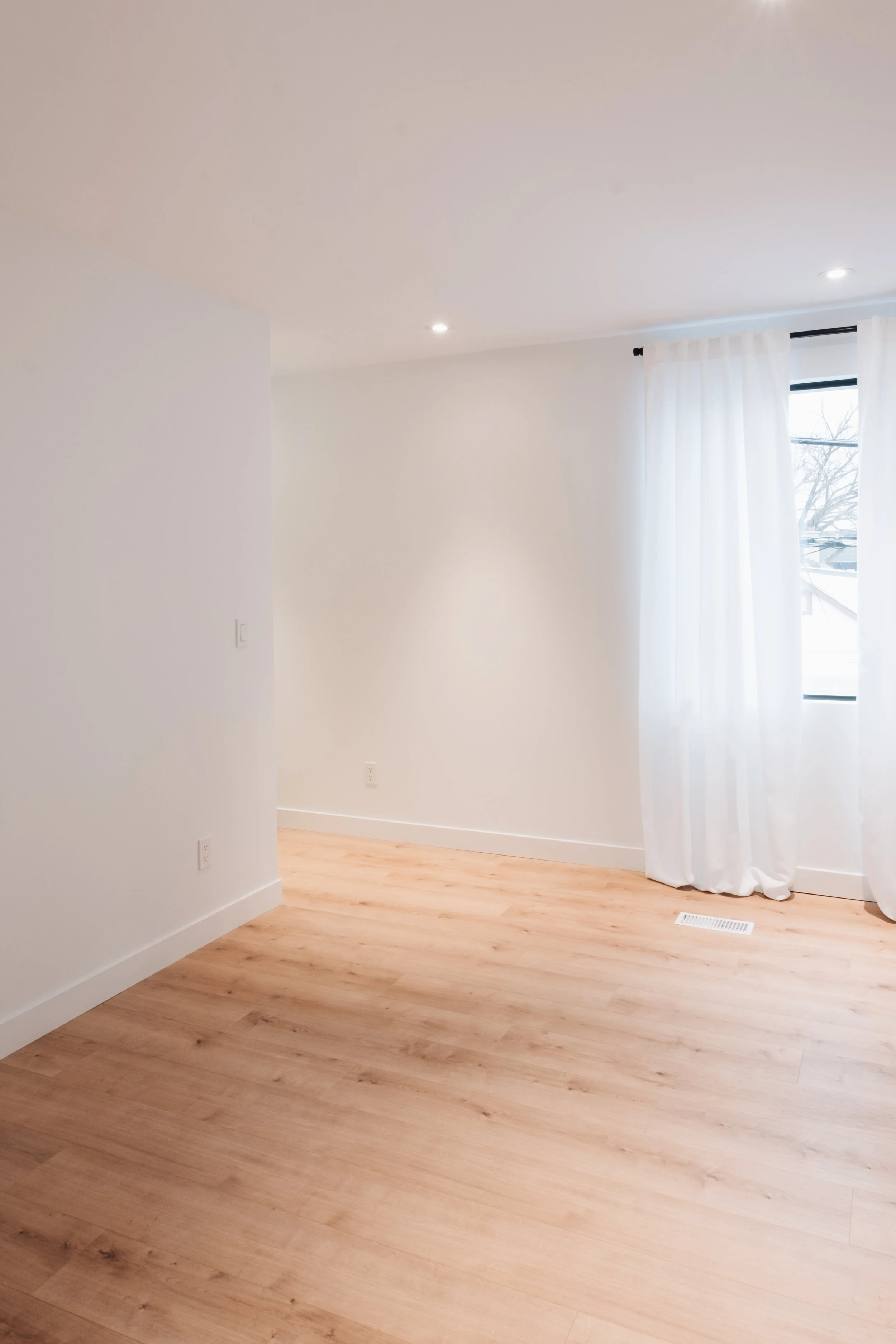 Mackay Laneway House — photo building