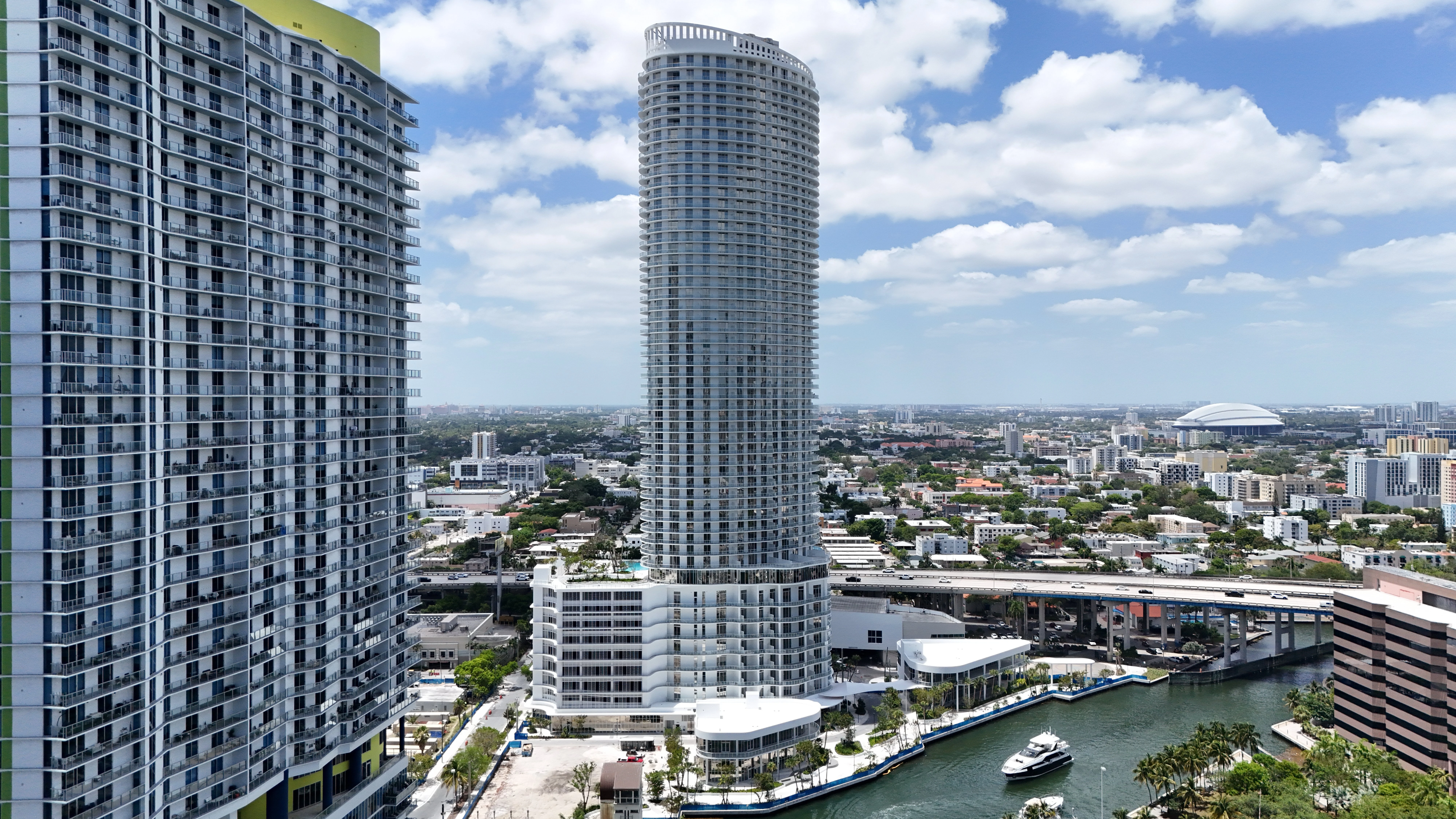 Flow Brickell — photo building