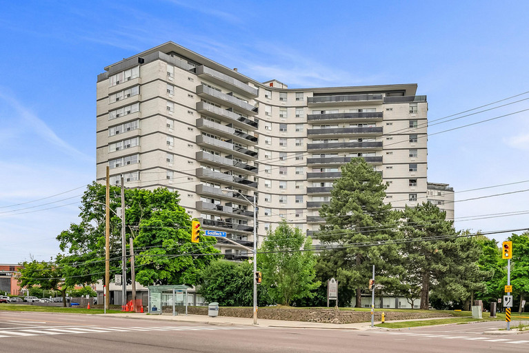 Baroness Apartments — photo building