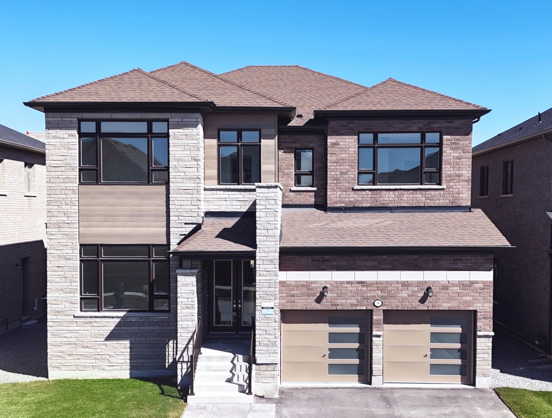 Simcoe Landing — photo building