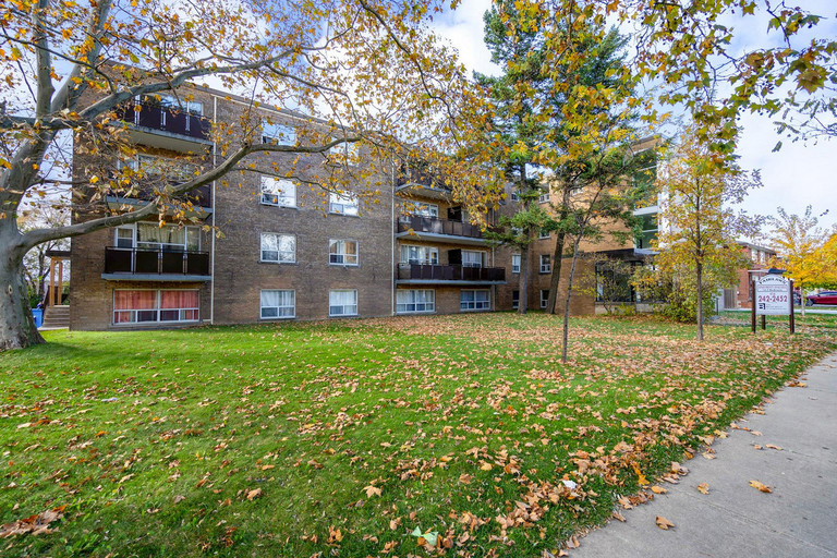 Fairlawn Apartments — photo building