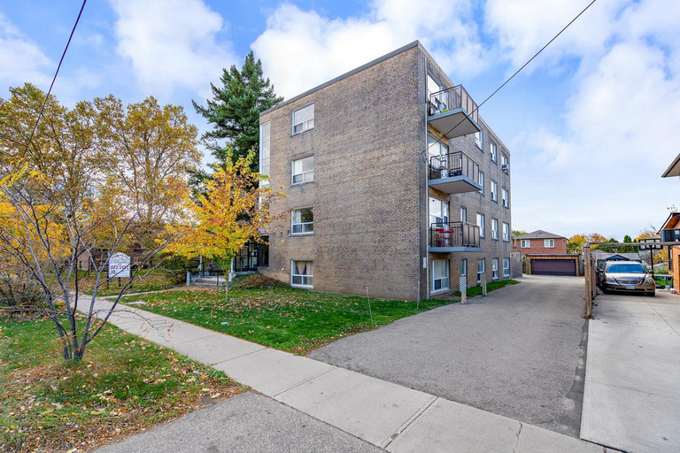 Fairlawn Apartments — photo building