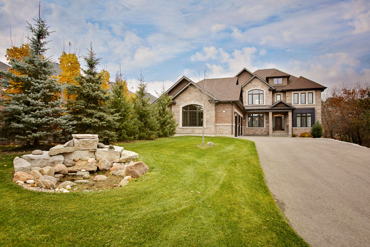 Mount Albert Village in East Gwillimbury — photo building