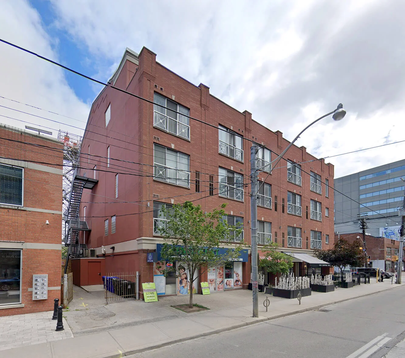 Tecumseth Lofts / 2000