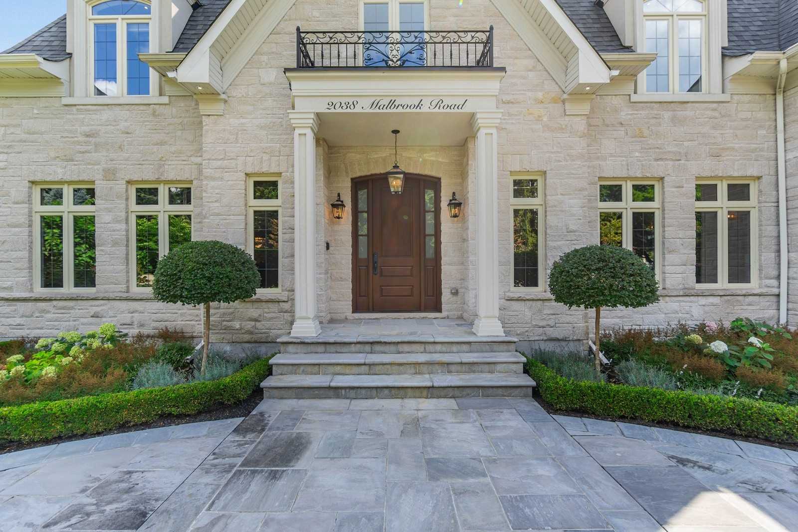 Malbrook Road Custom Home in Ontario — photo building