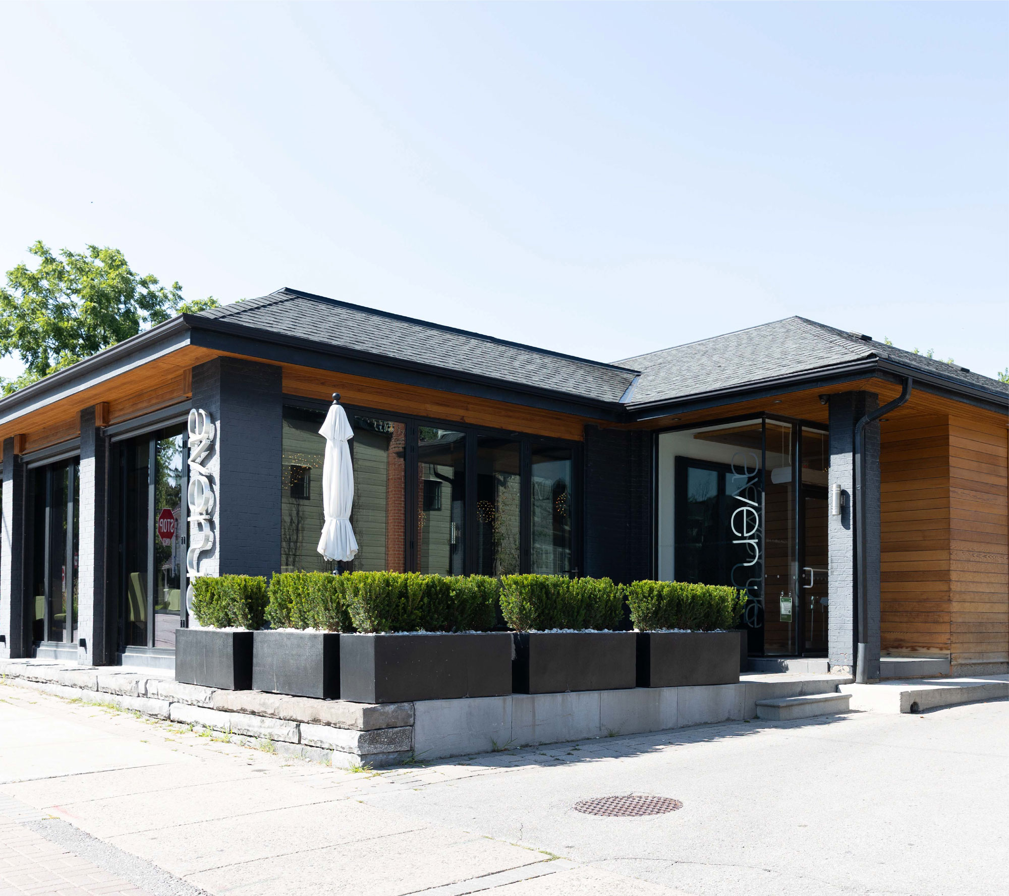 Kleinburg/New Kleinburg Square — photo building