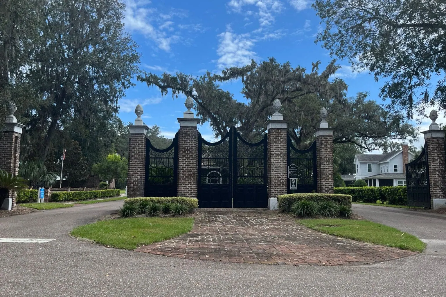 Waterman's Bluff — photo building