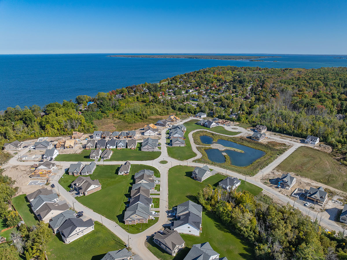 JACKSON’S POINT – Hedge Road Landing — photo building